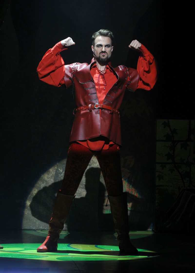 Robin Hood at The Regent Theatre - Pantomime Review - BEFFSHUFF