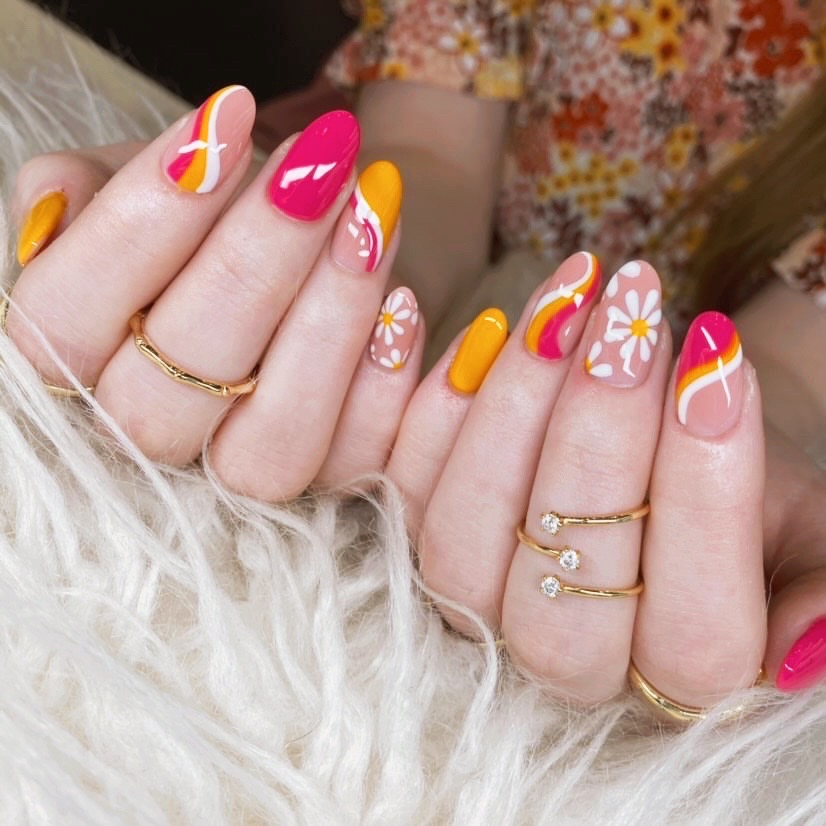 70s inspired swirl nails is THE look for Spring 2021 - BEFFSHUFF