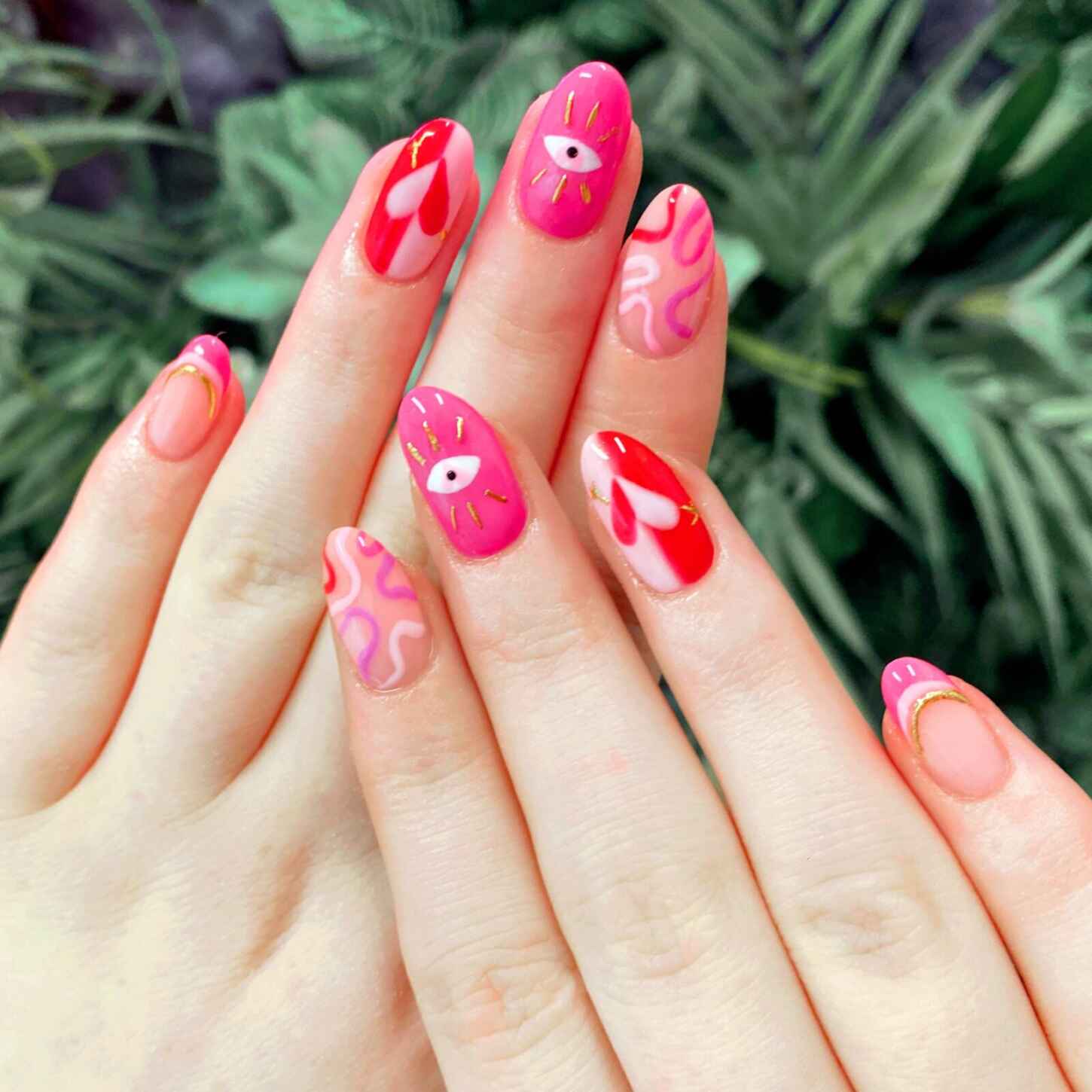 Pink Valentine's nail art that is totally 'heart eyes emoji' - BEFFSHUFF