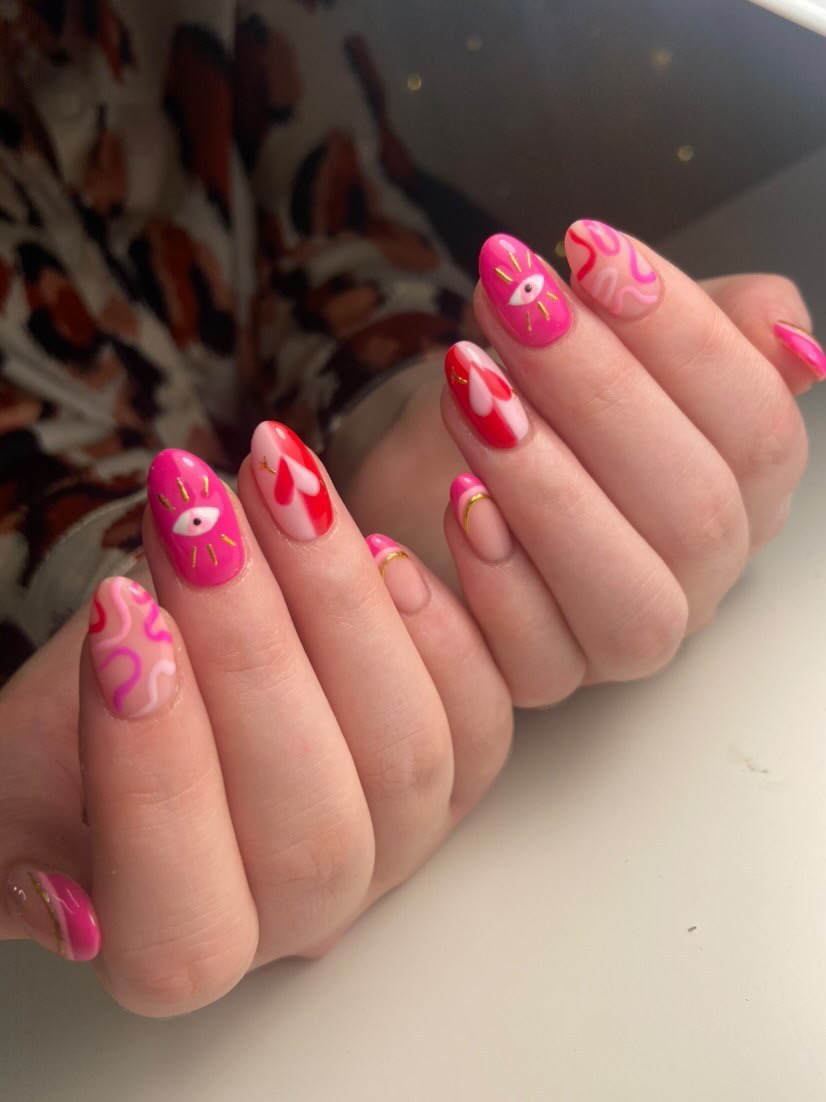 Pink Valentine's nail art that is totally 'heart eyes emoji' - BEFFSHUFF